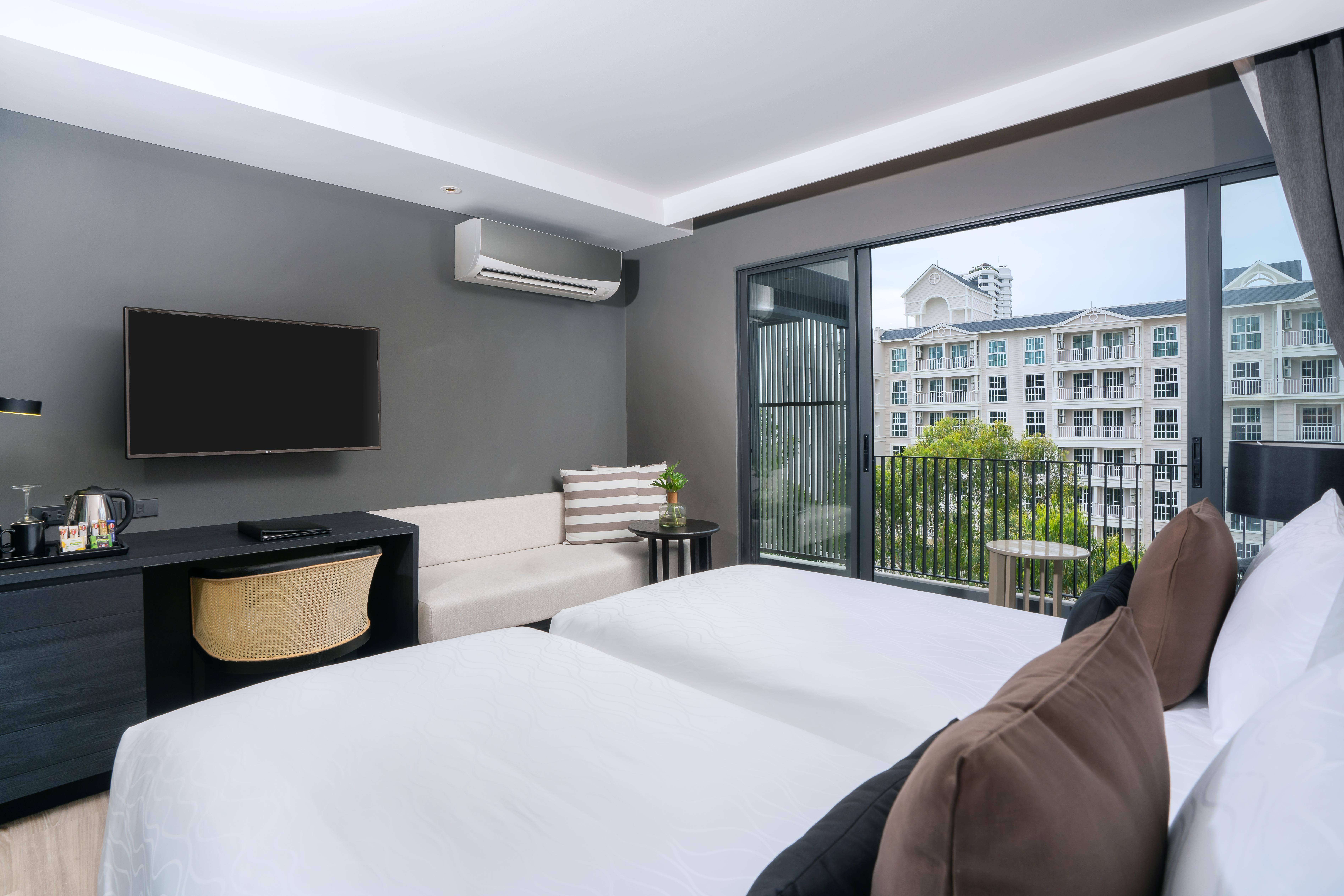 Western Premier Bayphere Pattaya - Sha Extra Hotel