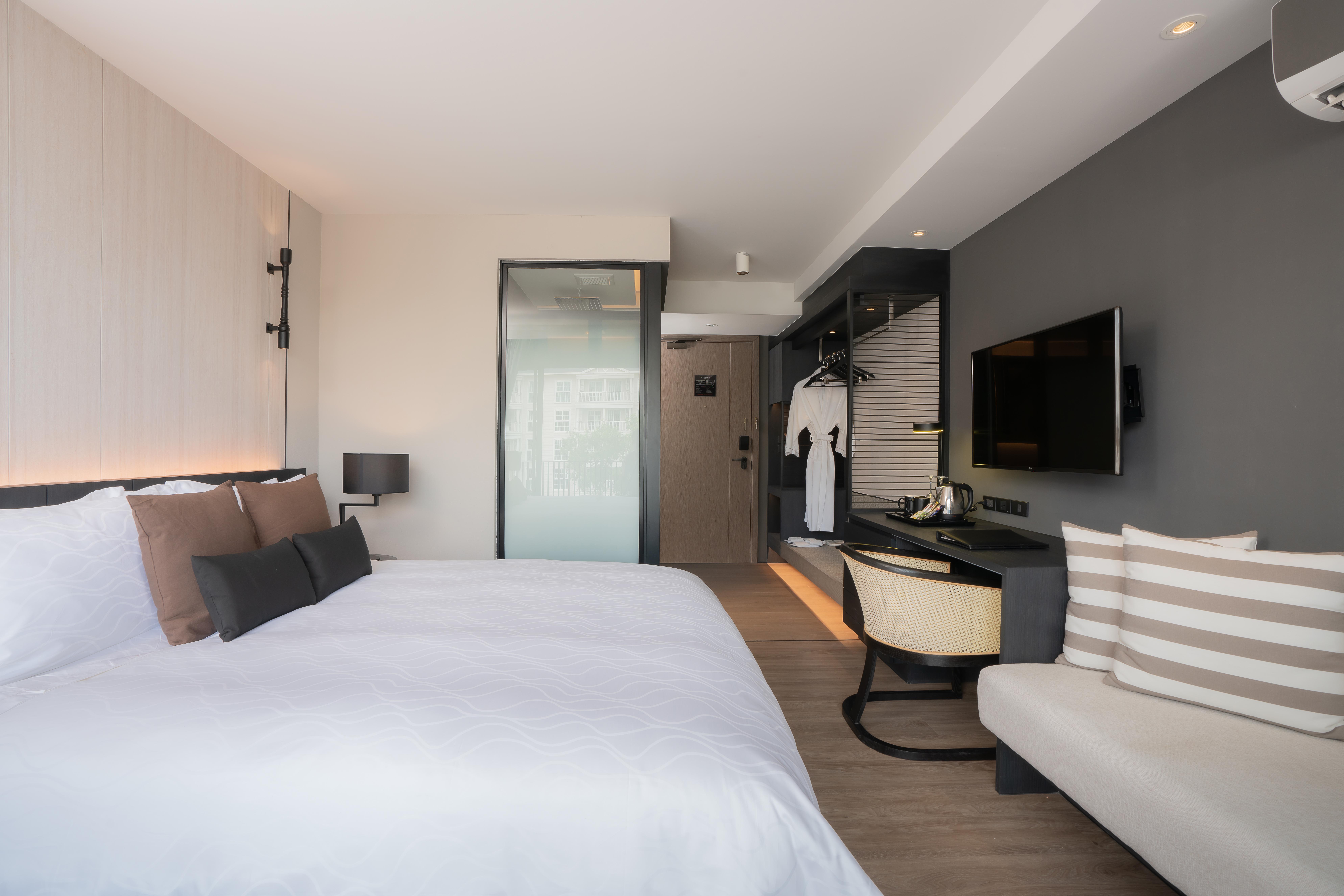 Western Premier Bayphere Pattaya - Sha Extra Hotel