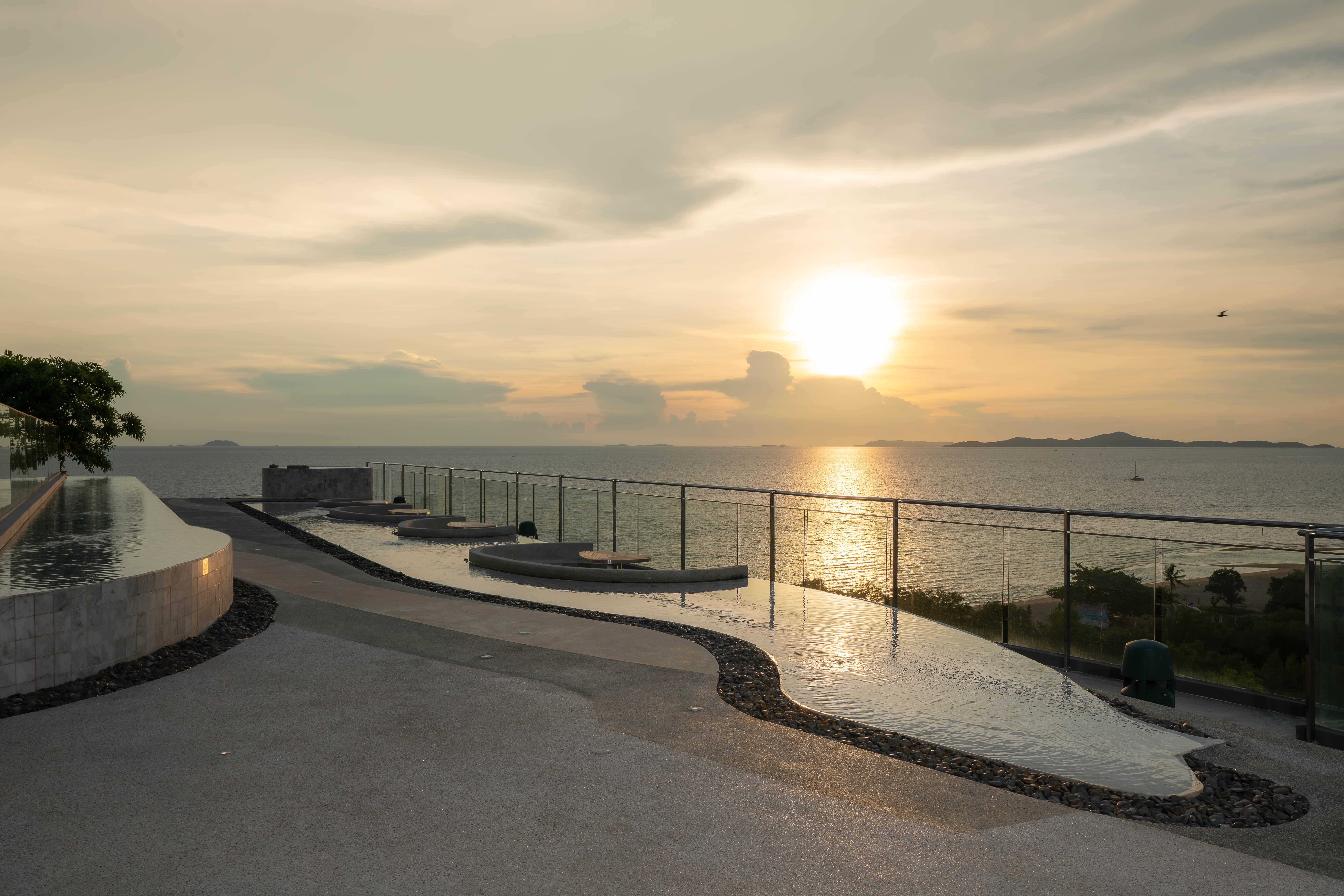 Western Premier Bayphere Pattaya - Sha Extra Hotel Na Chom Thian