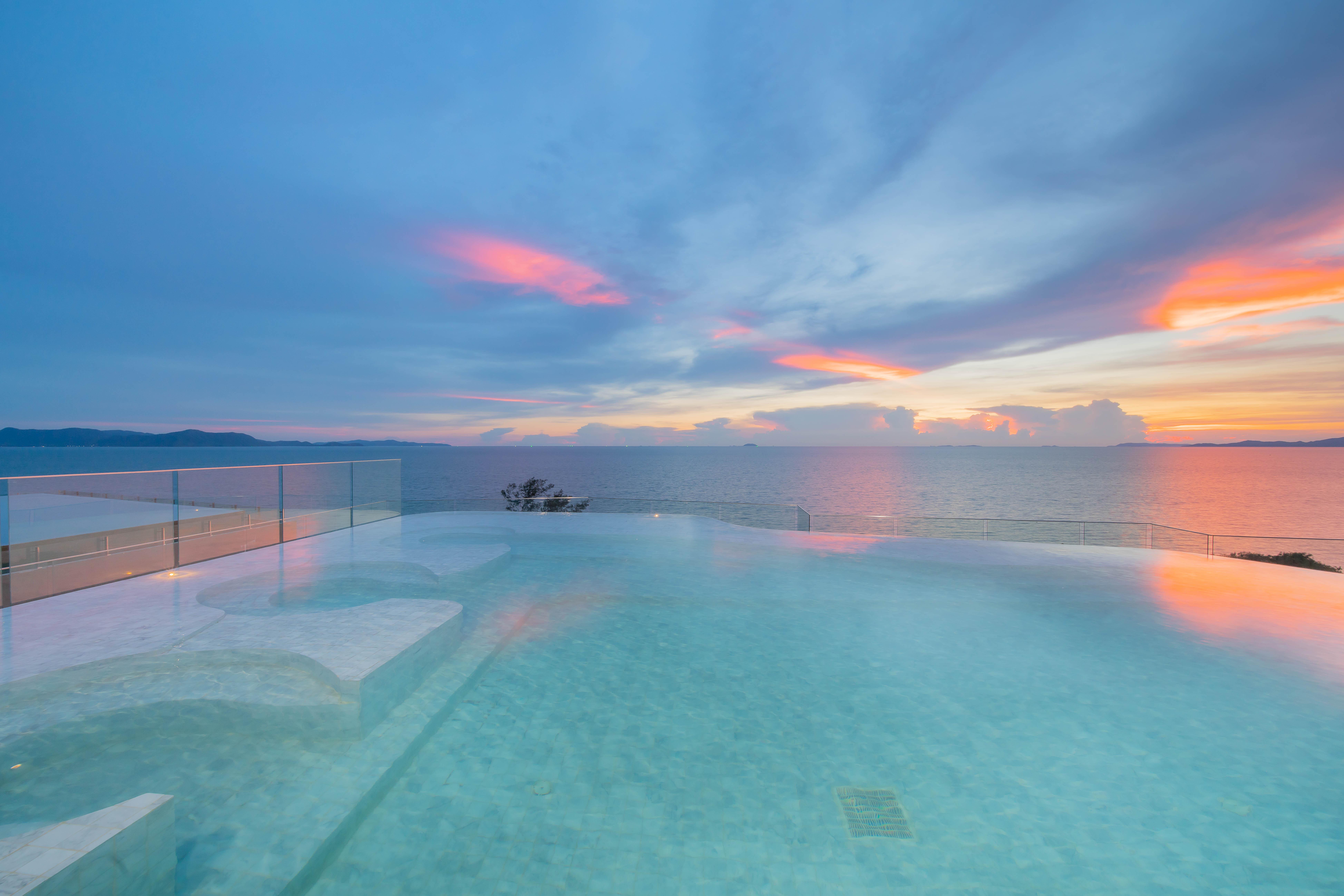 Western Premier Bayphere Pattaya - Sha Extra Hotel