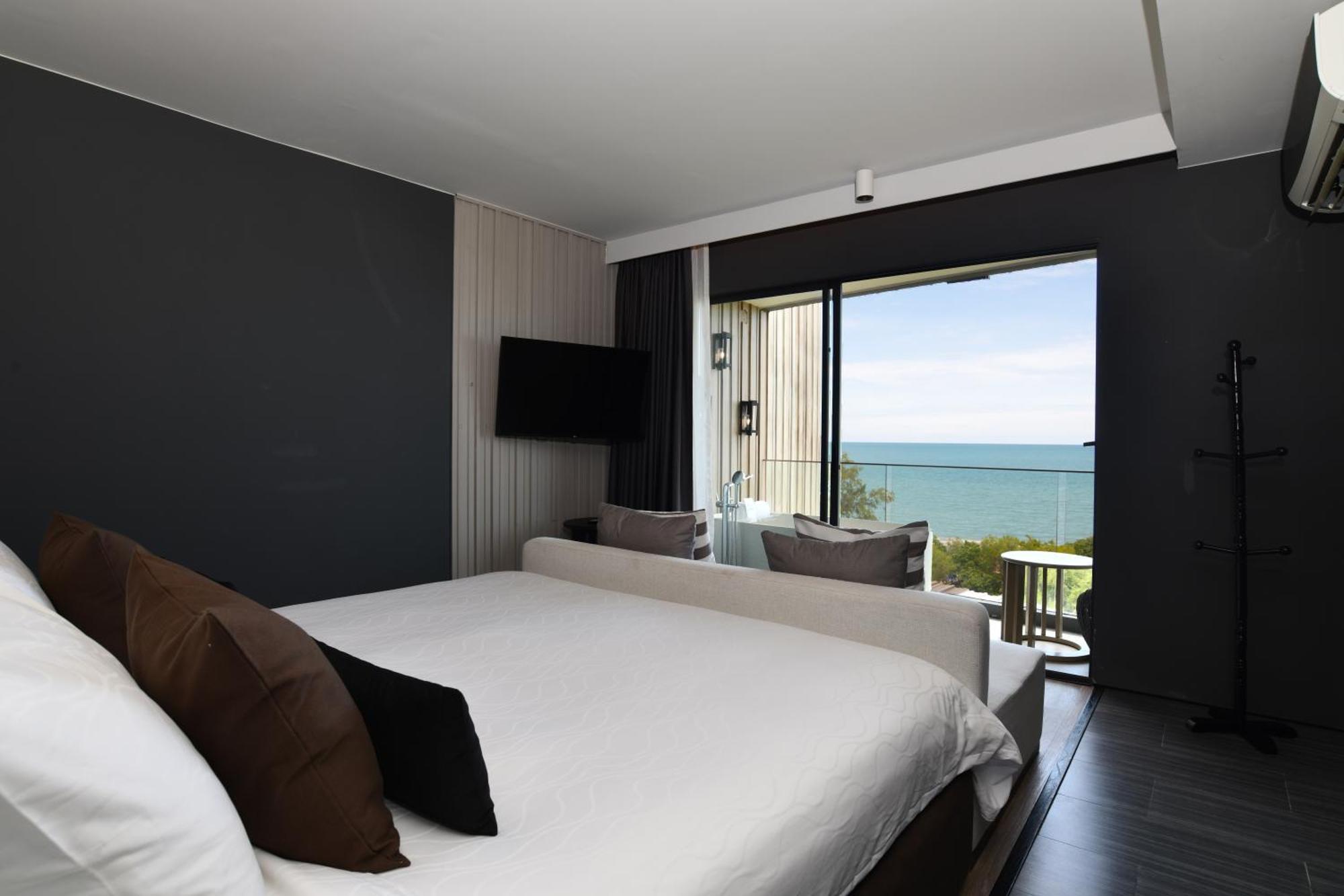 Hotel Western Premier Bayphere Pattaya - Sha Extra 5*