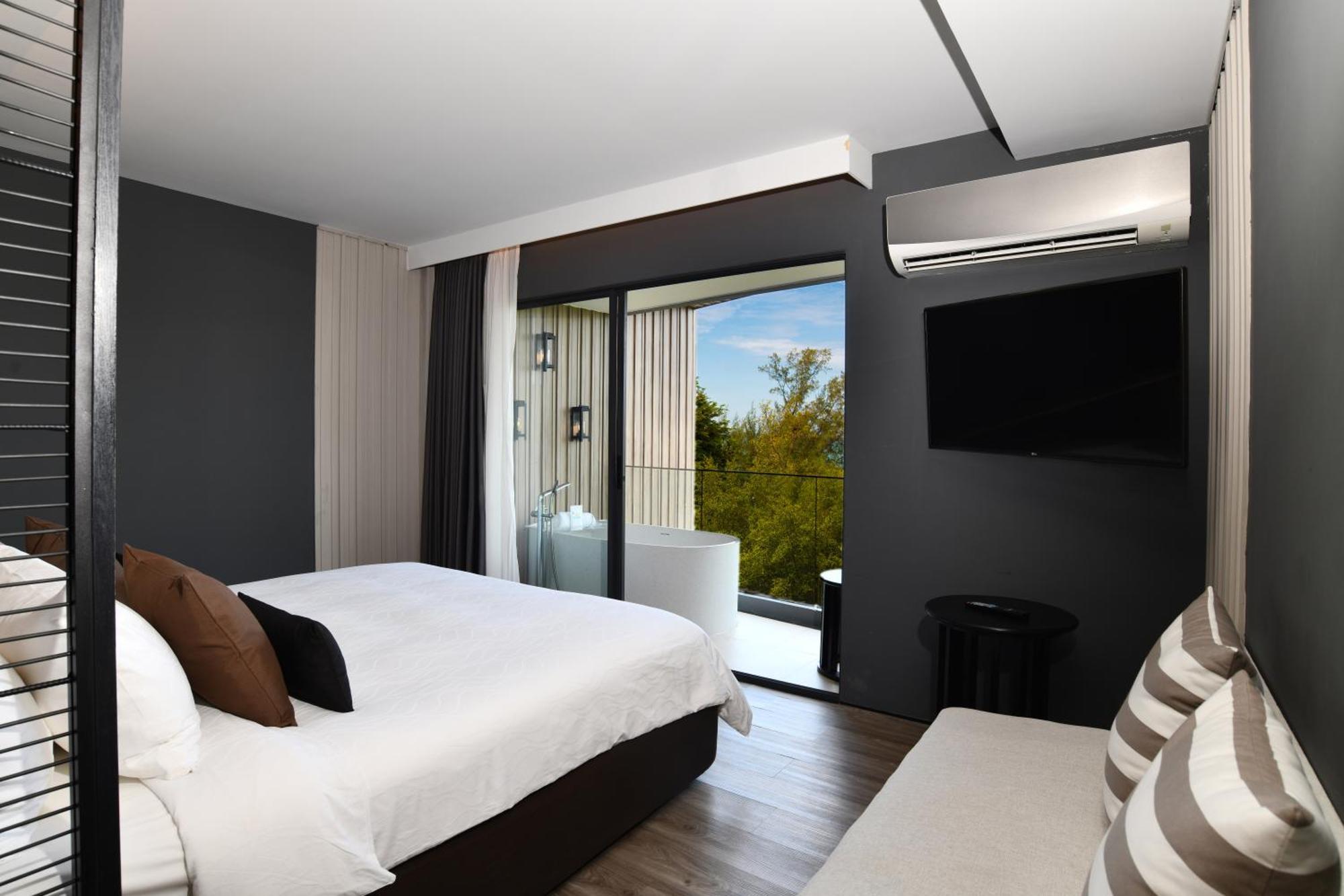 Western Premier Bayphere Pattaya - Sha Extra Hotel