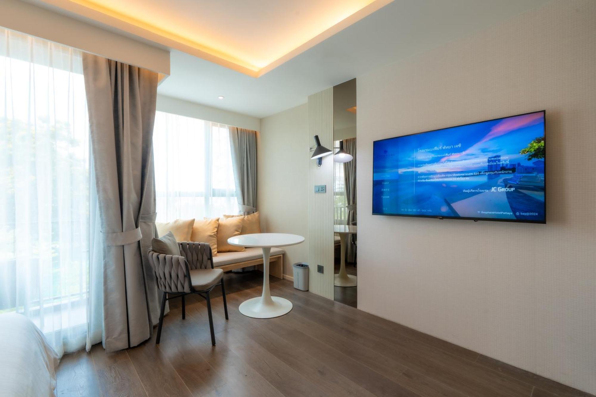 Hotel Western Premier Bayphere Pattaya - Sha Extra 5*